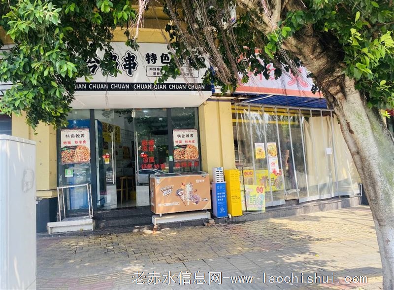 赤水大桥红绿灯斑马线双门头门市转让，人流量大，门口就是斑马线
